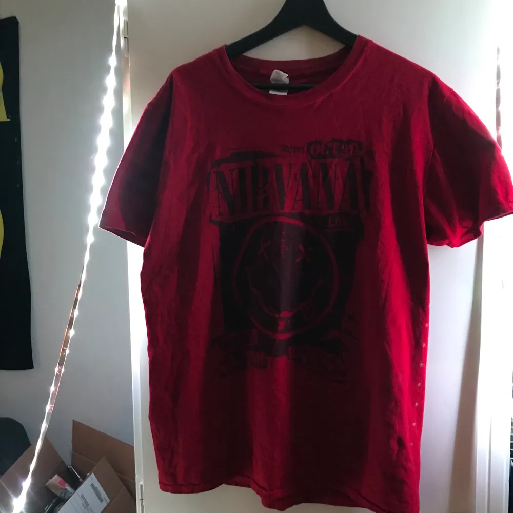 Nirvana t-shirt, vintage. Köparen står för frakt och meddela om frågor.. T-shirts.