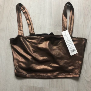 Topp från Gina tricot  - Topp från gina tricot, aldrig använd, storlek s