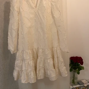 Klänning - Fint skick, använd en gång. Storlek. XS