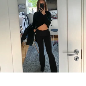 kostymbyxor  - (lånad bild) Säljer dessa super fina kostymbyxor från bikbok eftersom dom inte kommer till användning. stl 34. ny pris 399. Säljer även ett par likadana i annan färg. Priset kan diskuteras vid snabb affär😊