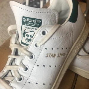 Adidas stan Smith  - Ett par klassiska stan Smith i storlek 36,75. 