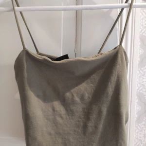 Gina tricot  - Används några fåtal gånger. Storlek S säljes för att den är för liten☺