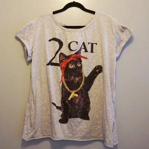 T-shirt  - T-shirt med 2pac referens. Stl S  