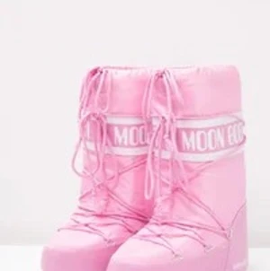 Moon boots sl 35-38 - Använda men i fint skick. Köparen står för frakten💞
