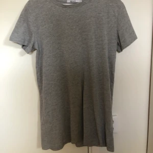 T-shirt klänning från Nakd - Säljer den här fina t-shirt klänningen från Nakd i storlek S. Säljs pga att jag har flera likanande och därför inte behöver alla. I priset ingår frakten 💞