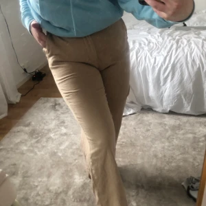 Beiga byxor  - Beiga byxor från Lindex! Oerhört sköna! Priset är exkl frakt 