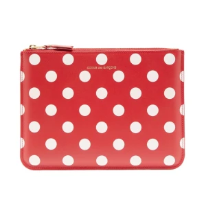 Polka dit pochette, comme des garcons  - En gullig liten pochette från Comme des garcons. Aningen sliten men annars hel och ren. Självklart äkta. Supersmidig att ha till kontakter och mynt. Nypris är minst 1500kr ✨