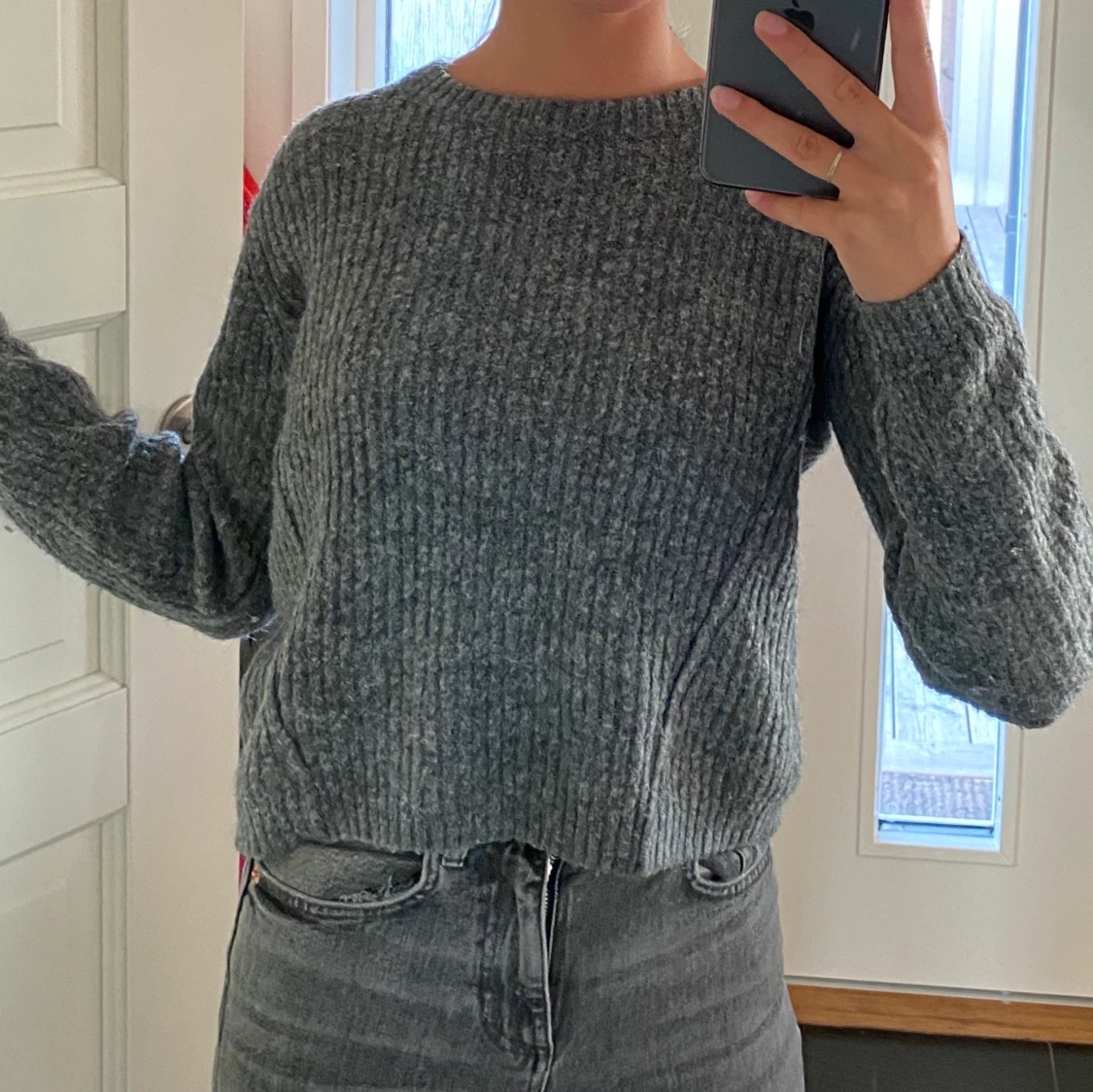 Stickad Grå kort tröja ifrån BIKBOK i storlek XS