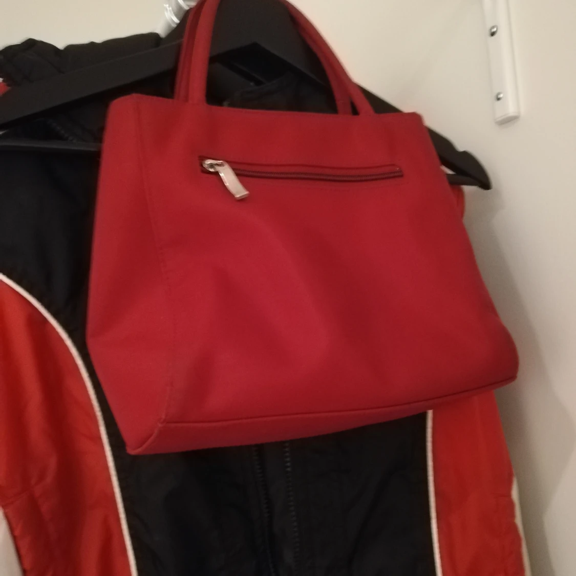 Röd väska - 90