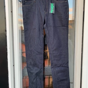 Cheap monday jeans - Oanvänd. Fick dessa från en kompis. Alldeles för små för mig tyvärr. 