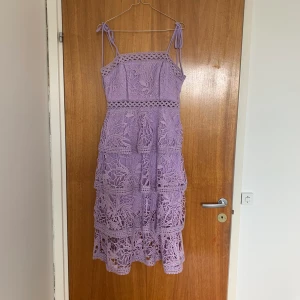  Pastell lila klänning  - Pastell lila klänning från True Decadence. Burits 1 gång tidigare. Original pris 1659kr. Frakt tillkommer❤️❤️