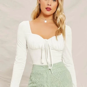 Superfin topp  - Fin topp från shein. Aldrig använd då jag inte gillade hur den satt på mig. Storlek M står det men skulle säga en större S. 100 kr + frakt