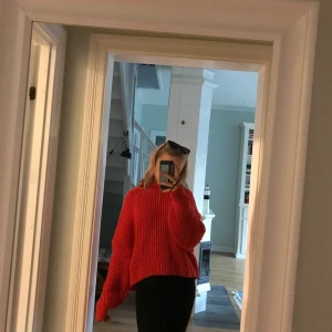 Stickad tröja från gm - Säljer denna jättesköna stickade tröjan från hm. Den är i storlek m men passar mig också som har xs-s. Det beror på hur man vill att den ska sitta. Köpt för ca 300kr. Är i bra skick men lite nopprig, som inte syns. Hör av dig om du är interesserad 😊