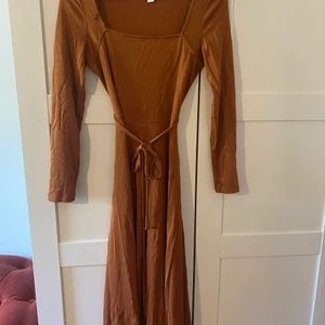 Klänning & other stories. Finns i Stockholm  - Klänning strl 36