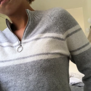 Stickad Grå - Använd två gånger! Kontakta för mer info❤️