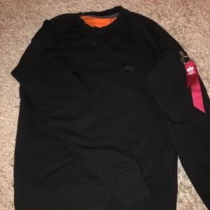 Alpha tröja i storlek xs - Relativt nu köpt, inte kommit till användning av min bror💜 BUDA privat!
