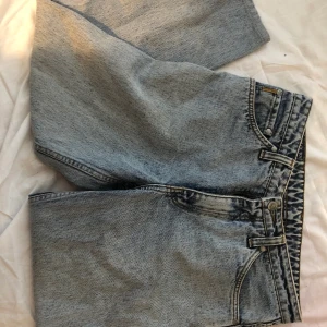 Snygga jeans från colours basic blues - Vintage jeans byxor storlek 31 från colours basic blues  Köpta på en vintage butik i London för cirka 350kr  