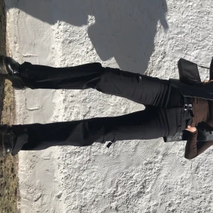 IAMGIA - Säljer mina IAMGIA byxor ! Dem är i väldigt fint 🦋 Nypris låg på 800kr+tull-och fraktavgifter . 