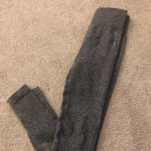 Träningsbyxor  - Träningsbyxor ifrån boohoo, jätte sköna, precis köpta bara provade en gång 