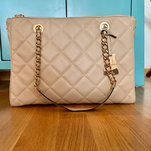 Aldo väska - Aldo väska köpt i New York, knappt använd - som ny! Nypris 700, säljer för 400. Slutsåld på nätet. 