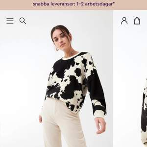 Ko mönstrad sweatshirt från Ginatricot i storlek S! frakt kostar 59kr