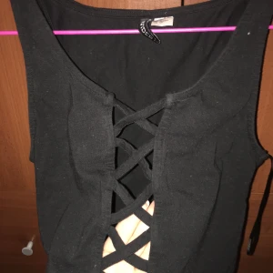 Linne - Linne med coola detaljer i fram