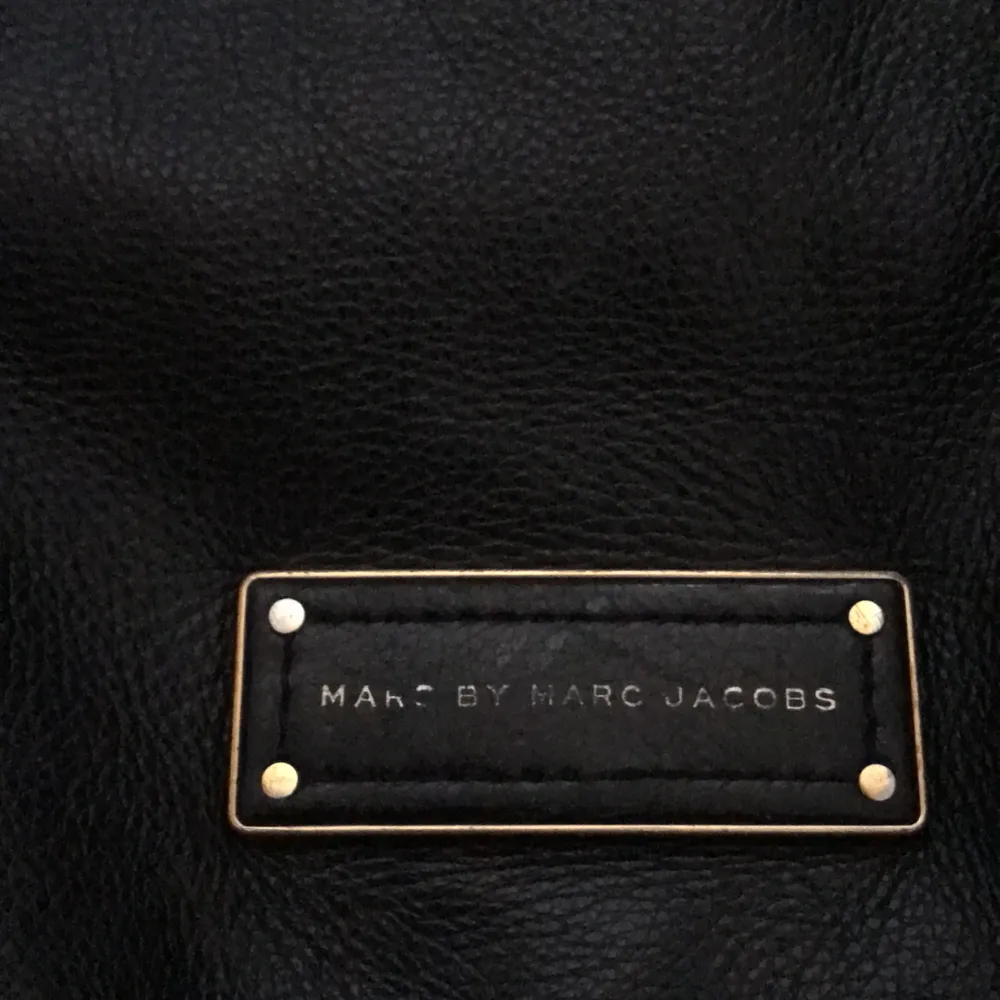 En använd men fin Marc Jacobs väska! Finns några märken här och där. Dustbag medföljer! Möts gärna upp i Sthlm! Frakt tillkommer!🌸 Nypris: 4500kr. Väskor.