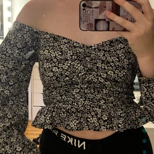 Blus - En jättefin blus ifrån bik bok som tyvärr aldrig har kommit till andvändnig. Köparen står för frakten