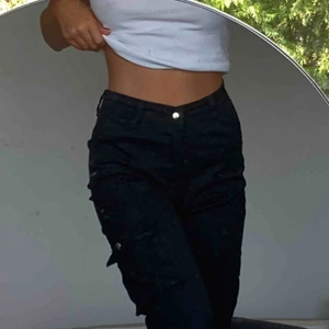  - Oanvända cargopants från madlady. Skönt material med fickor på sidan av låren. (Frakten är inräknad i priset)💫