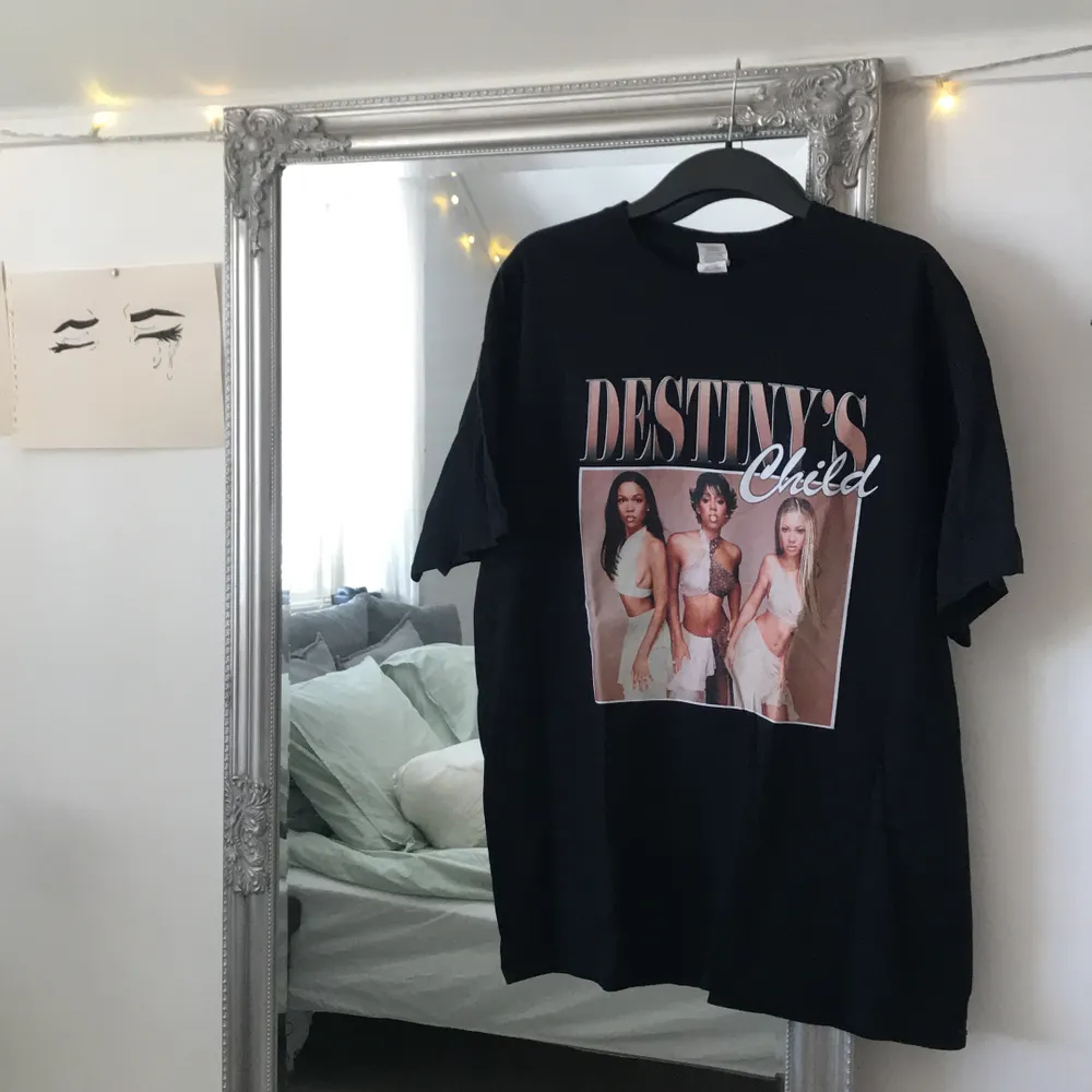 Destiny’s Child t-shirt! Aldrig använd! (Frakten är inte medräknad i priset). T-shirts.