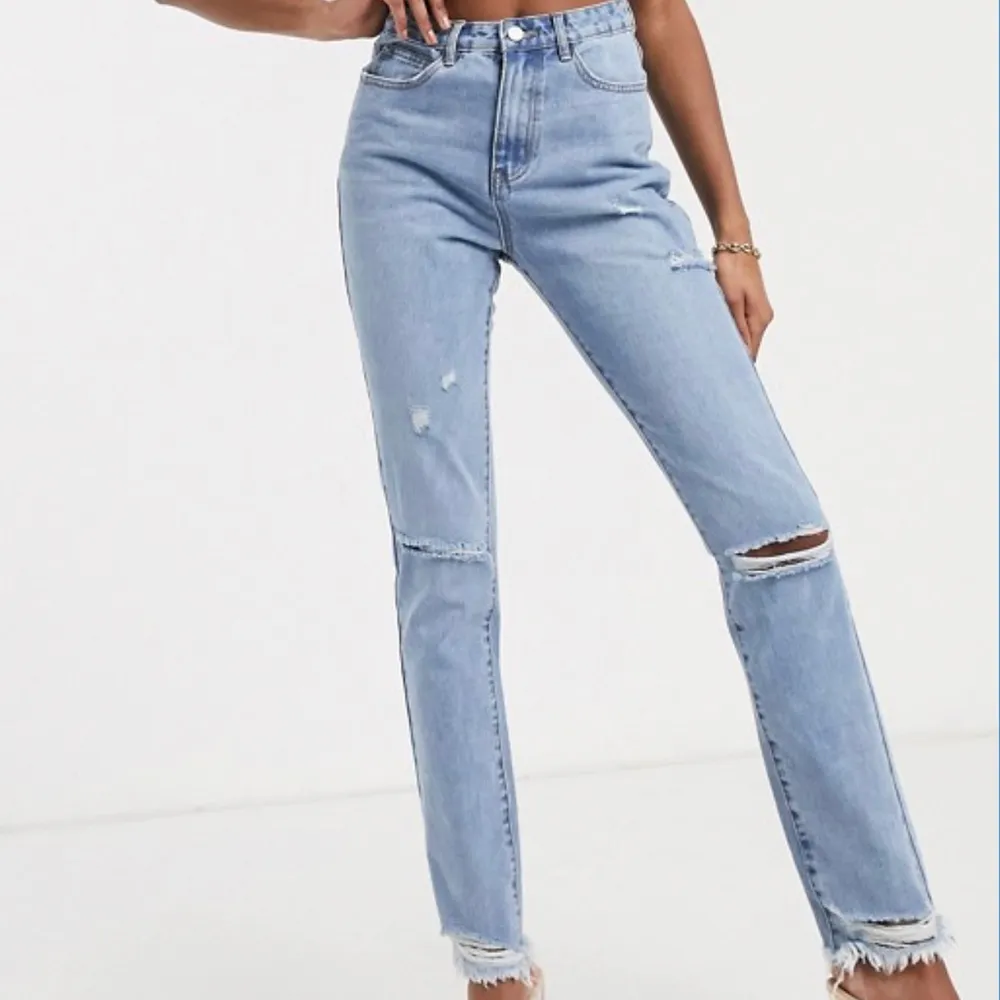 Jeans från missguided, aldrig använda. Supersnygga, säljer för har 2 lika. Köpt för 419kr. Jeans & Byxor.