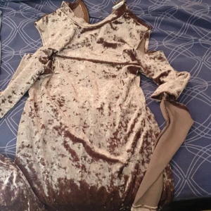 Två kläning jätte finna small - Två kläninggar fina small skor adidas storlek 38