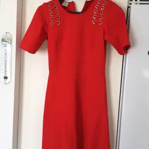 Pinko romantisk röda klänning i stl M