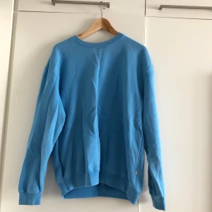 Blå tjocktröja - Blå tjocktröja