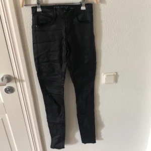 Skinnbyxor från Only, storlek XS - Byxor från Only, använda fåtal gånger, storlek XS