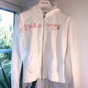 Hoodie  - Supersöt hoodie från Billabong, strl L men skulle säga XS