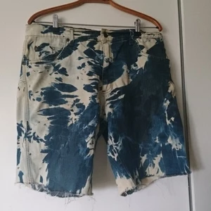 Jeansshorts - Klorinerade wrangler jeansshorts