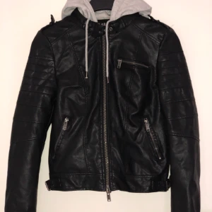 Fb sisters skinnjacka - Invänd 2 ggr, bra skick 🦋