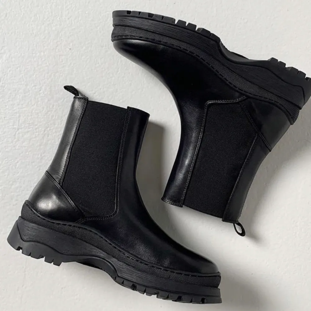 Nya Leathernecks boot från  PIECES  Selione Leather Boot size 39. De är slutsålda på Nelly. säljer för 900kr, aldrig använt! . Skor.