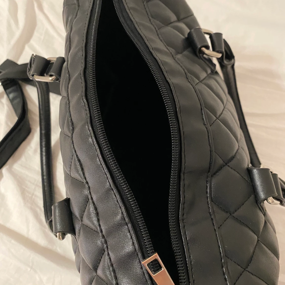 En svart väska - 91