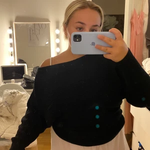 Stickad tröja från na-kd - Fin stickad tröja från nakd, använd fåtal gånger. Storlek xs men stor i storleken, fri frakt