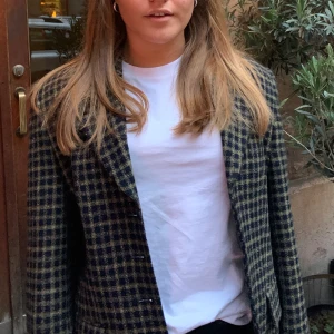 Vintage kavaj - Världens finaste vintage kavaj i ett unikt mönster i ocersized fitt💝💝 Hör av dig vid eventuella frågor! Köparen står för frakten😋🧡