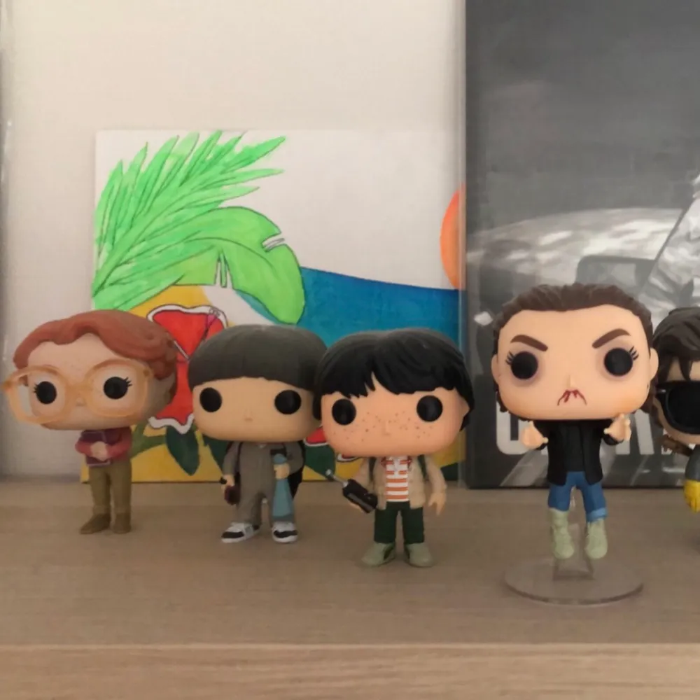 Barb, Ghostbuster Will, Hopper(resten är sålda) Stranger Things pop head figurer. 100kr st eller 60kr st om man köper fler än 1!  Steve, Eleven, Mike och Dart är sålda. Övrigt.