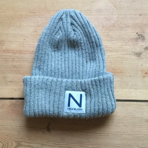 New Black mössa - Varm ljusgrå New Black-mössa. Fräsh och fortfarande tight passform!