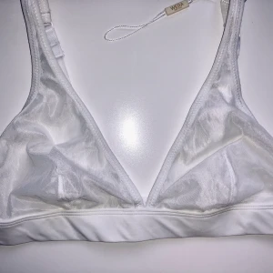 🤍MESH BH🤍 - Helt ny! Vit BH i Mesh från Wera Stockholm. Säljes pga fel storlek. Köparen står för frakten (11 kr)🤍
