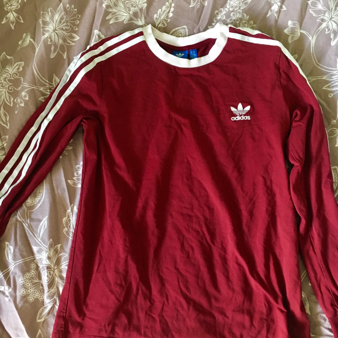 Adidas tröja röd M