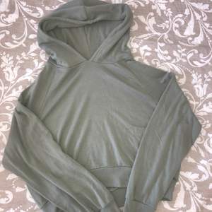 Grön luftig hoodie (jätte tunn) i storlek XS andvänt 1 vår, du står för frakten!