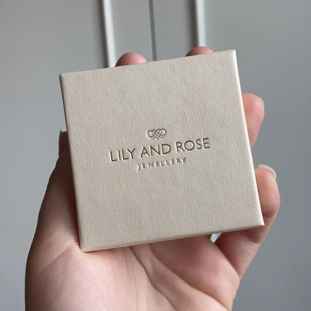 Ett par fina Lily and rose örhängen! . Accessoarer.
