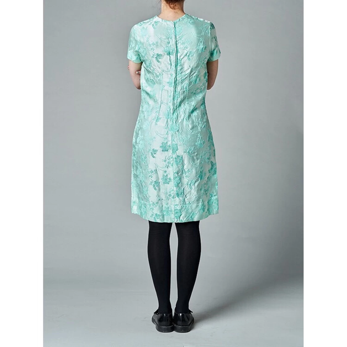 Blommig fodralklänning - 90