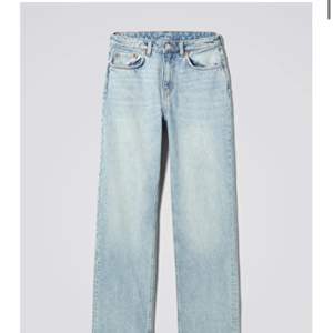 skit snygga voyage jeans från weekday som jag klippt av där nere. storlek 27 köpa för 500kr